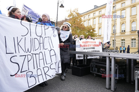 Protest pielęgniarek i położnych przed KPRM