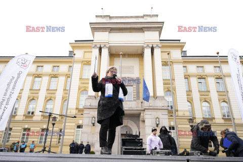 Protest pielęgniarek i położnych przed KPRM