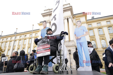 Protest pielęgniarek i położnych przed KPRM