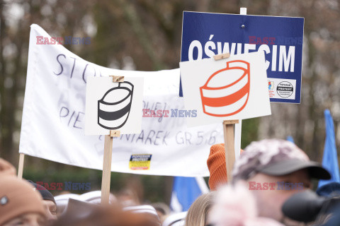 Protest pielęgniarek i położnych przed KPRM