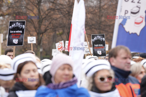 Protest pielęgniarek i położnych przed KPRM