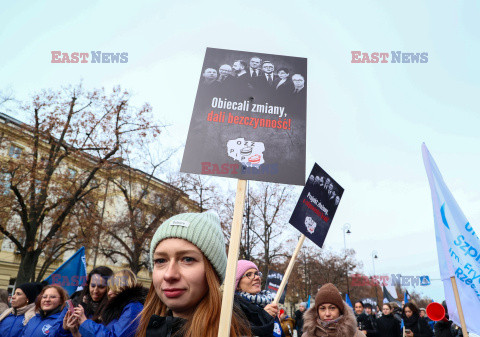 Protest pielęgniarek i położnych przed KPRM