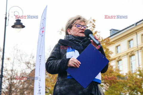 Protest pielęgniarek i położnych przed KPRM