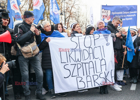 Protest pielęgniarek i położnych przed KPRM