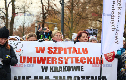 Protest pielęgniarek i położnych przed KPRM