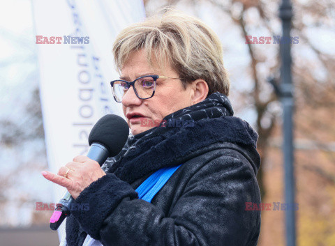 Protest pielęgniarek i położnych przed KPRM