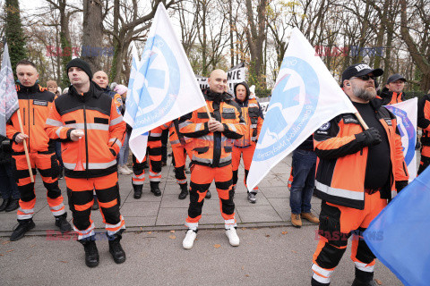 Protest pielęgniarek i położnych przed KPRM