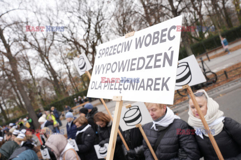 Protest pielęgniarek i położnych przed KPRM