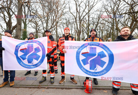 Protest pielęgniarek i położnych przed KPRM