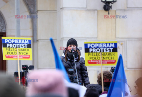 Protest pielęgniarek i położnych przed KPRM