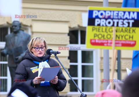 Protest pielęgniarek i położnych przed KPRM