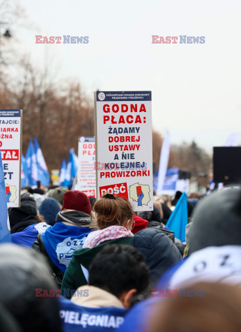 Protest pielęgniarek i położnych przed KPRM