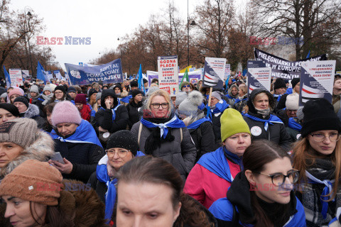 Protest pielęgniarek i położnych przed KPRM