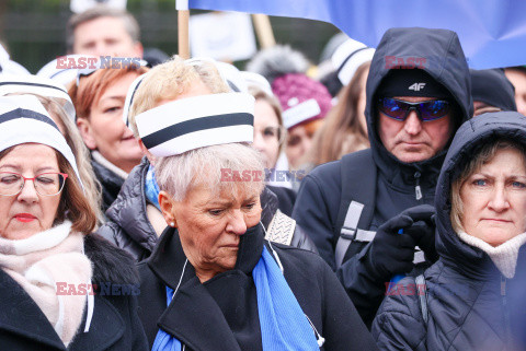 Protest pielęgniarek i położnych przed KPRM