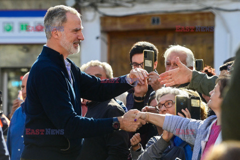 Hiszpańska rodzina królewska odwiedza powodzian