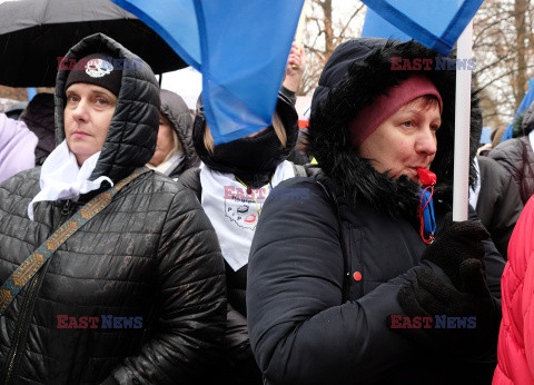 Protest pielęgniarek i położnych przed KPRM