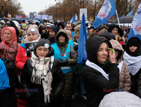 Protest pielęgniarek i położnych przed KPRM