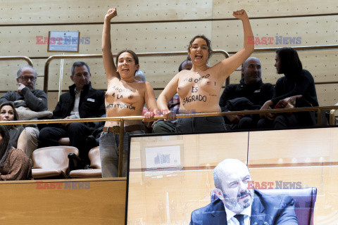 FEMEN protestuje w hiszpańskim Senacie