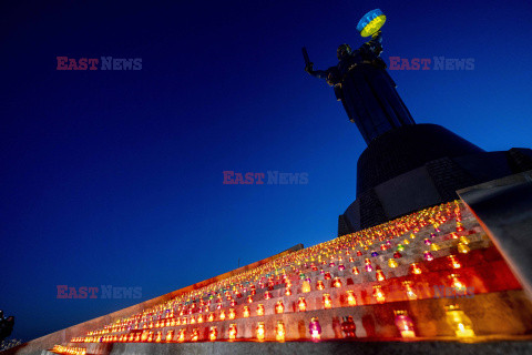 1000 świec na 1000 dzień wojny w Ukrainie - uroczystość w Kijowie