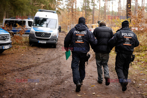 Policja likwiduje obóz przeciwników budowy fabryki Tesli pod Berlinem