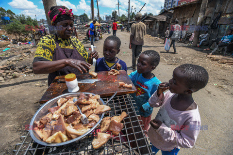 Życie dzieci w slumsach Nairobi