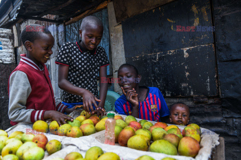 Życie dzieci w slumsach Nairobi