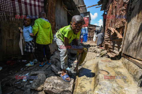 Życie dzieci w slumsach Nairobi