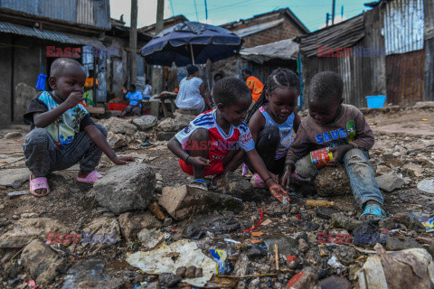 Życie dzieci w slumsach Nairobi