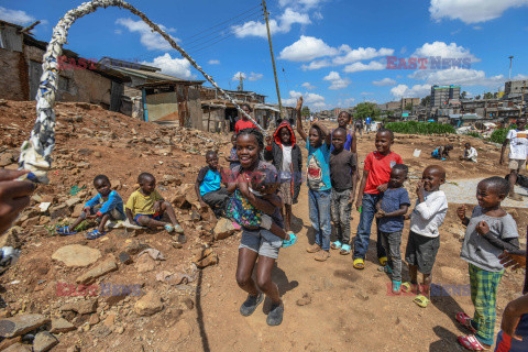 Życie dzieci w slumsach Nairobi