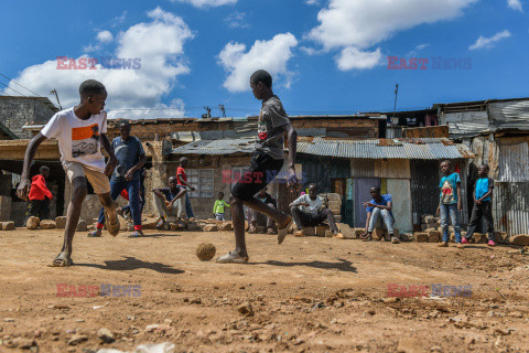 Życie dzieci w slumsach Nairobi