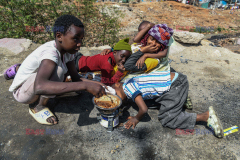 Życie dzieci w slumsach Nairobi