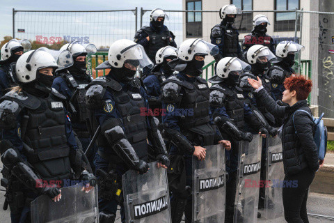 Protesty przeciwko zburzeniu mostu w Belgradzie