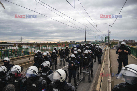 Protesty przeciwko zburzeniu mostu w Belgradzie