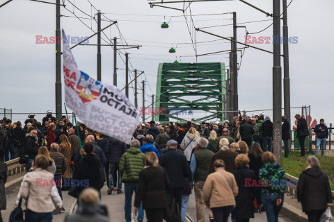 Protesty przeciwko zburzeniu mostu w Belgradzie