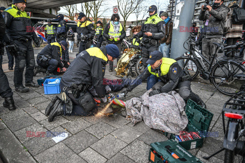 Demonstracja przeciwko targom broni w Rotterdamie