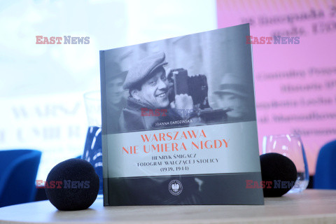 Album "Warszawa nie umiera nigdy. Henryk Śmigacz - fotograf walczącej stolicy"