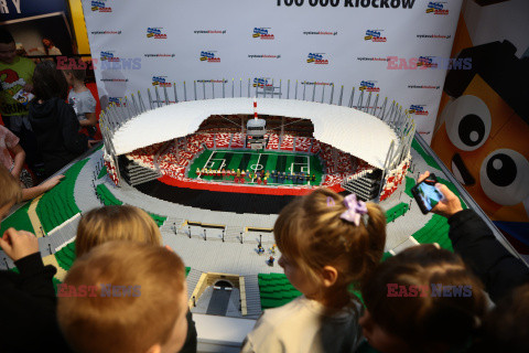 Replika PGE Narodowego z klocków Lego