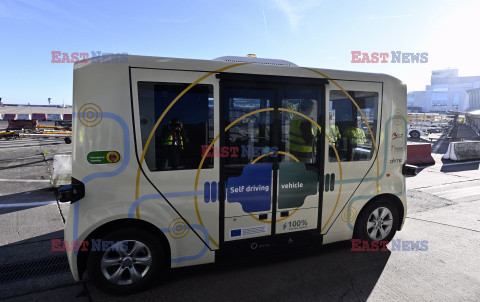 Autonomiczny autobus na lotnisku w Brukseli