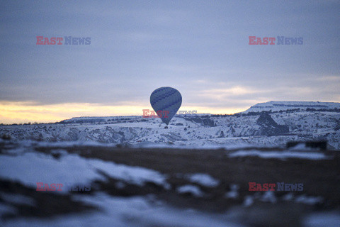 Balony w ośnieżonej Kapadocji