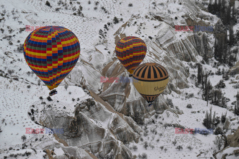 Balony w ośnieżonej Kapadocji