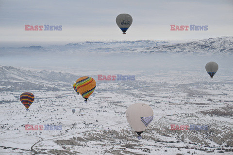 Balony w ośnieżonej Kapadocji