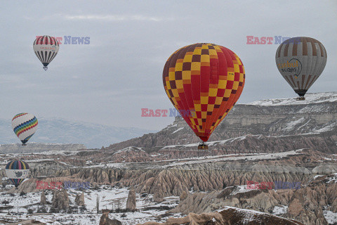 Balony w ośnieżonej Kapadocji