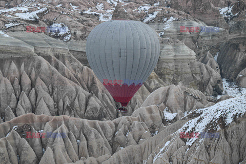 Balony w ośnieżonej Kapadocji