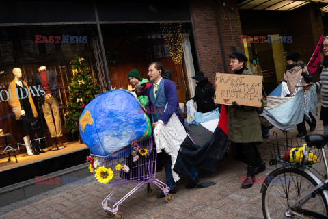 Ognisty protest przeciwko Black Friday w Helsinkach