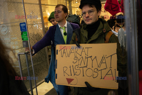 Ognisty protest przeciwko Black Friday w Helsinkach