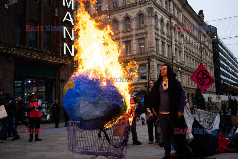 Ognisty protest przeciwko Black Friday w Helsinkach