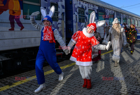 Dziadek Mróż odwiedza dzieci na Syberii