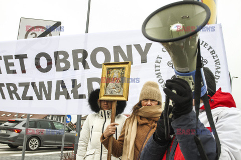 Protesty przed Lidlami ws. Gietrzwałdu