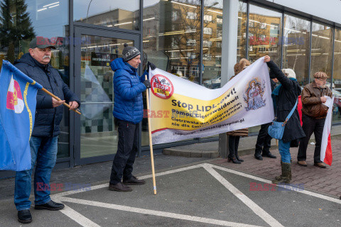 Protesty przed Lidlami ws. Gietrzwałdu