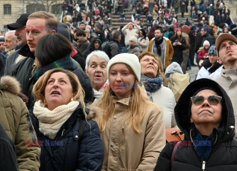 Tłumy odwiedzających w Notre Dame